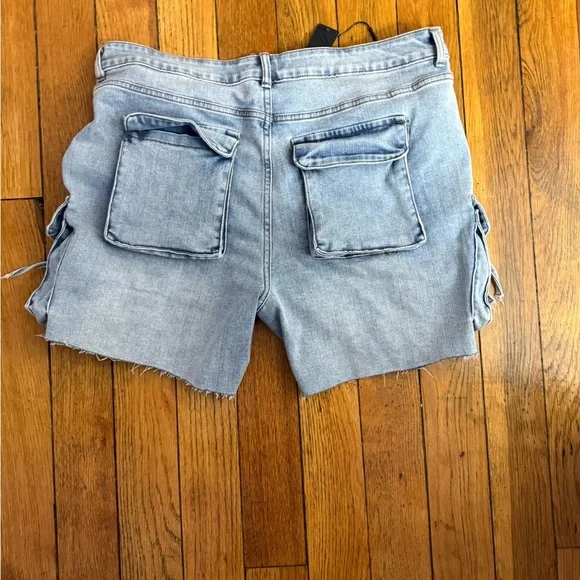 Fashion Nova Blue Cargo Shorts Distressed Design - Picture 4 of 4